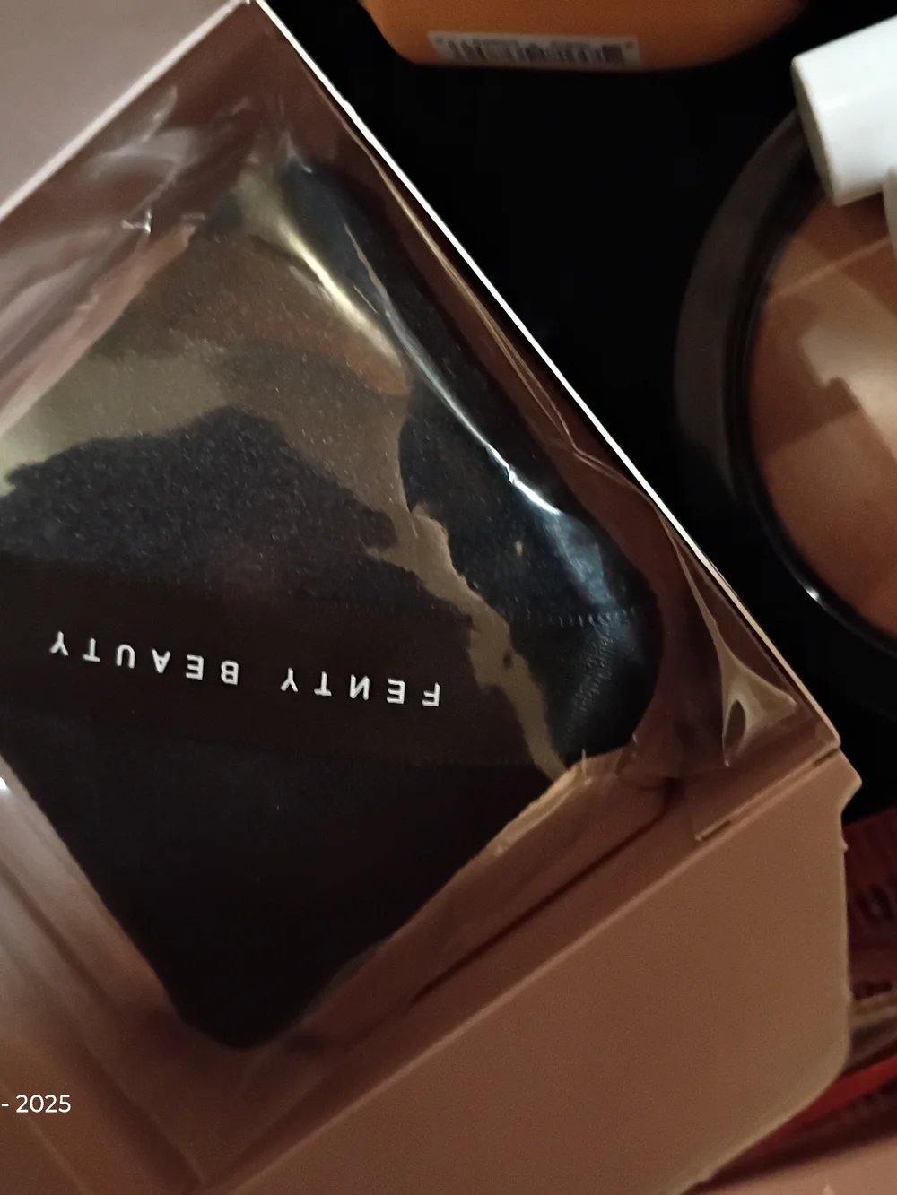 Fenty Beauty Set It Down Superfine Blurring Setting Powder & Puff